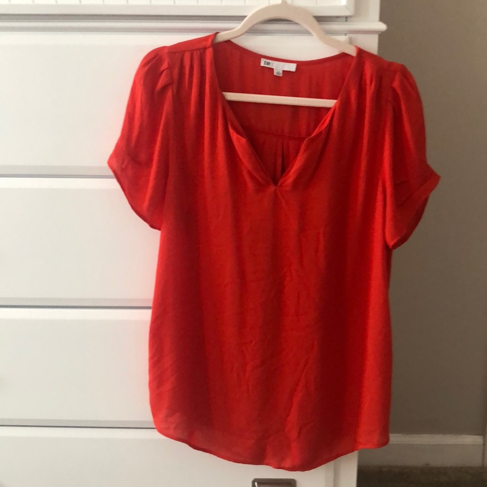 NWOT DR2 red blouse. Size Medium